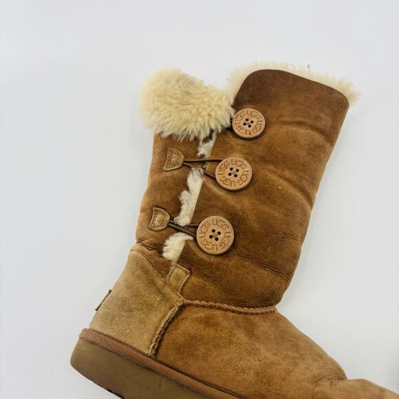Ugg Australia Bailey Button Triplet Sheepskin Boots Size 6 - Picture 3 of 9